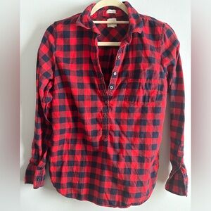 J Crew Womens Red and blue pull over flannel.